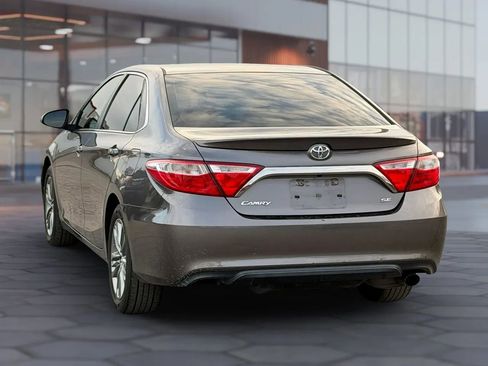 Used 2017 Toyota Camry SE w/ Moonroof Package FWD image 8