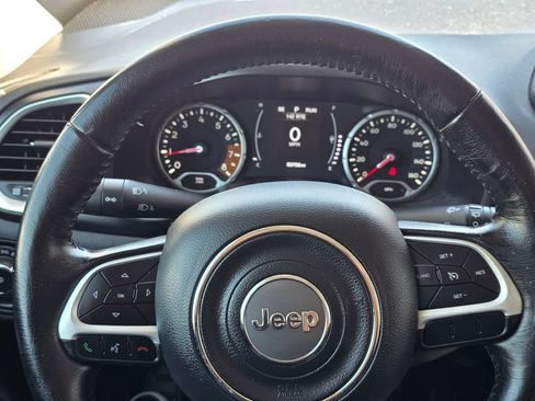Used 2020 Jeep Renegade Latitude w/ Cold Weather Group AWD/4WD image 33