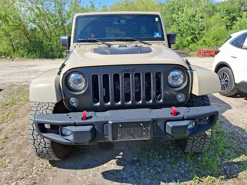 Used 2017 Jeep Wrangler Unlimited Rubicon AWD/4WD image 2
