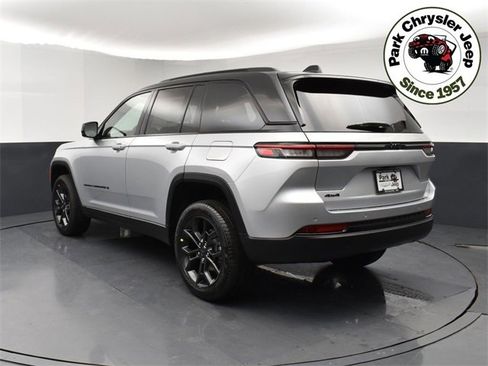 New 2025 Jeep Grand Cherokee Limited image 4