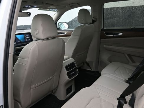 Used 2024 Volkswagen Atlas SE w/ Panoramic Sunroof Package image 23