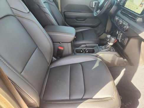 New 2026 Jeep Gladiator Sport AWD/4WD image 9