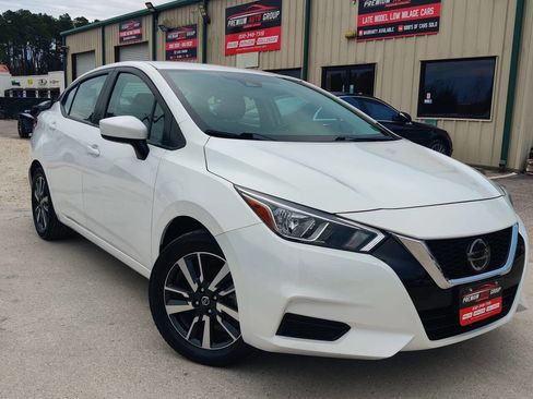 Used 2022 Nissan Versa SV image 1