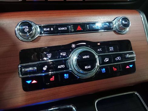 Certified 2023 Lincoln Aviator Reserve w/ Equipment Group 201A AWD/4WD image 23