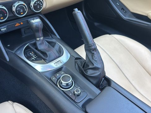 Used 2019 MAZDA MX-5 Miata RF Grand Touring RWD image 26