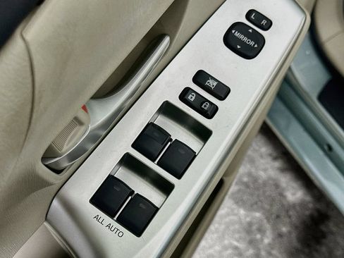 Used 2014 Toyota Prius V Three FWD image 20