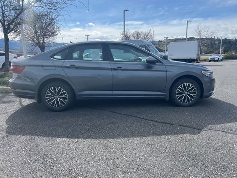 Used 2021 Volkswagen Jetta S image 9