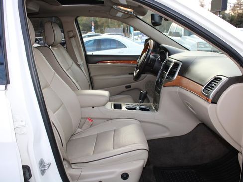 Used 2011 Jeep Grand Cherokee Overland RWD image 9