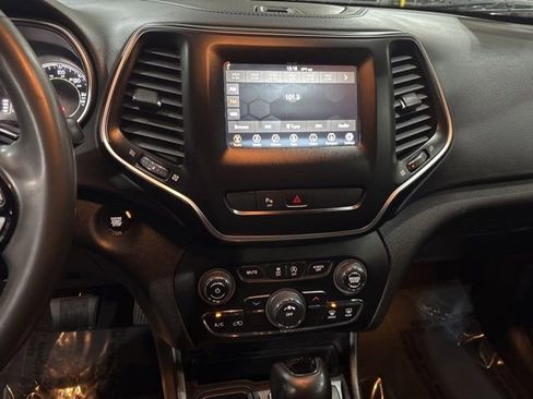 Used 2020 Jeep Cherokee Altitude image 19