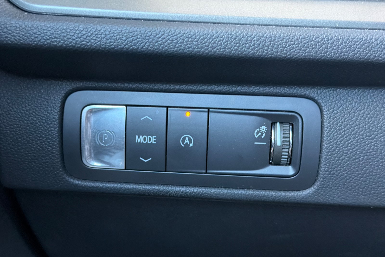 Used 2025 Chevrolet Traverse LT FWD image 38