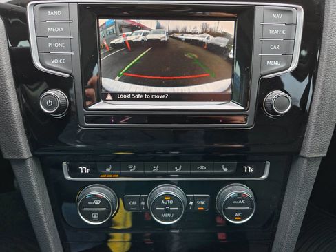 Used 2015 Volkswagen Golf TDI SEL image 10