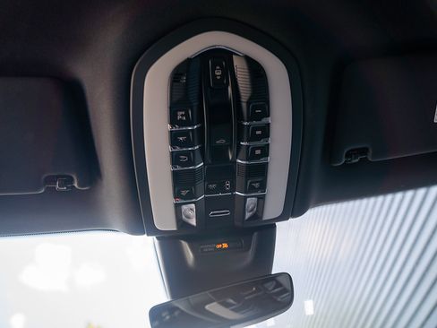 Certified 2026 Porsche Macan Turbo AWD/4WD image 11