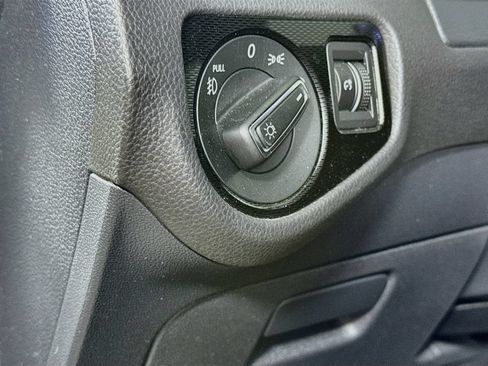 Used 2016 Volkswagen Golf 4-Door FWD image 10