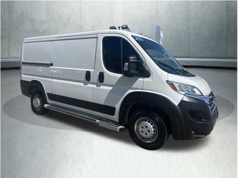 Used 2025 RAM ProMaster 2500 w/ U-Haul Equipment Group FWD image 9