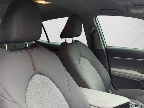Used 2020 Toyota Camry LE image 17