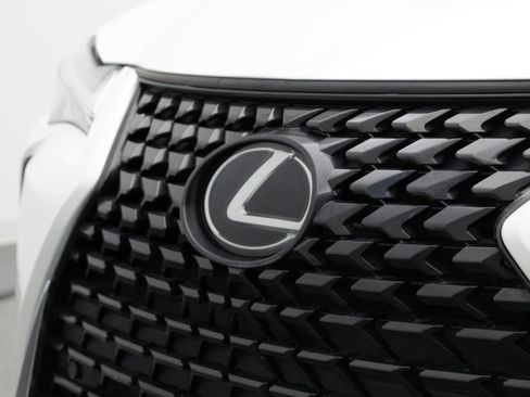 Used 2022 Lexus UX 200 w/ Accessory Package (Z1) FWD image 10
