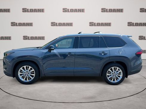 Used 2025 Toyota Grand Highlander AWD image 2