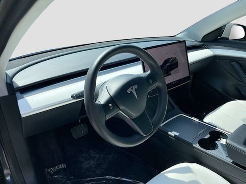 Used 2023 Tesla Model 3 Standard Range RWD image 9