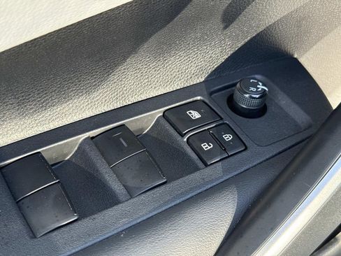 Used 2023 Toyota Corolla SE image 22