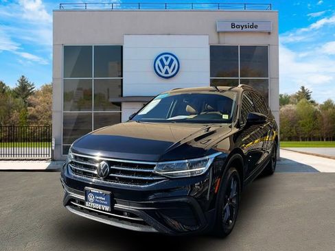 Certified 2023 Volkswagen Tiguan SE w/ Panoramic Sunroof Package AWD/4WD image 4