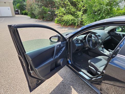 Used 2011 MAZDA MAZDA3 i Sport FWD image 12