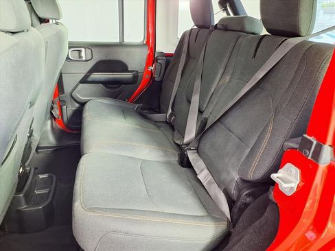 Used 2024 Jeep Wrangler Unlimited Sahara image 17