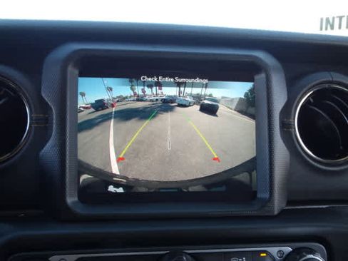 Used 2022 Jeep Wrangler Unlimited Sahara image 28