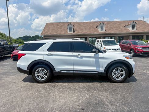 Used 2020 Ford Explorer XLT w/ Equipment Group 202A AWD/4WD image 20