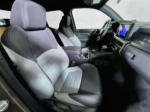 Certified 2025 Toyota Tacoma TRD Off-Road AWD/4WD image 24