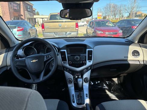 Used 2015 Chevrolet Cruze LS image 9