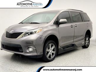 Used 2017 Toyota Sienna SE Premium FWD video 1