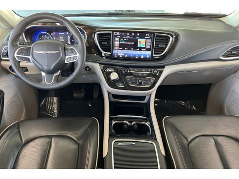 Used 2023 Chrysler Pacifica Limited image 15