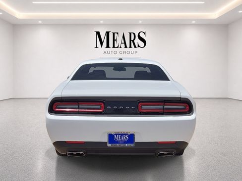 Used 2016 Dodge Challenger SXT RWD image 4