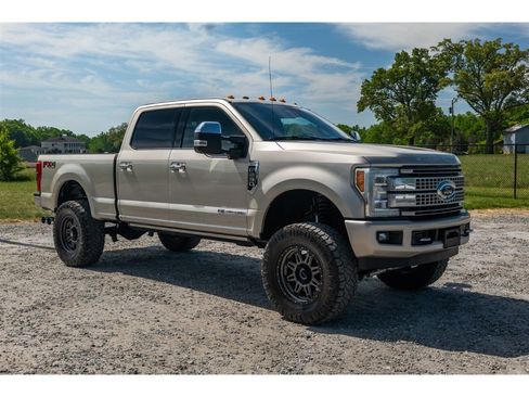 Used 2017 Ford F250 Platinum w/ Platinum Ultimate Package image 5