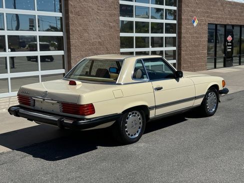 Used 1987 Mercedes-Benz 560 SL image 5