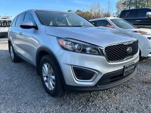 Used 2018 Kia Sorento L image 3