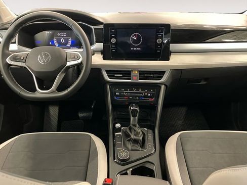 New 2026 Volkswagen Taos SE image 10