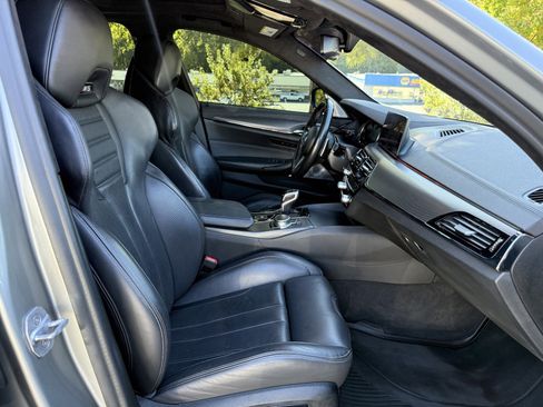 Used 2019 BMW M5 w/ Executive Package image 37