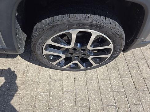 Used 2018 Jeep Compass Limited w/ Navigation Group image 11