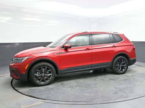 Used 2022 Volkswagen Tiguan SE FWD image 3