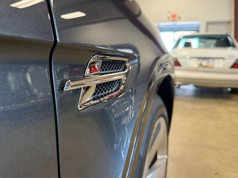 Used 2018 Bentley Bentayga image 40