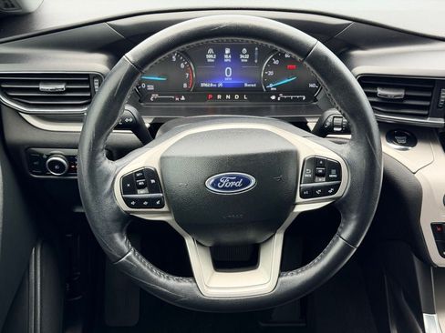 Certified 2023 Ford Explorer XLT w/ Equipment Group 202A RWD image 17