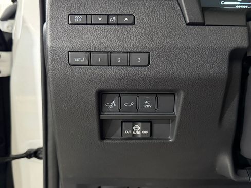 Used 2024 Lexus GX 550 w/ Accessory Package (Z1) AWD/4WD image 21