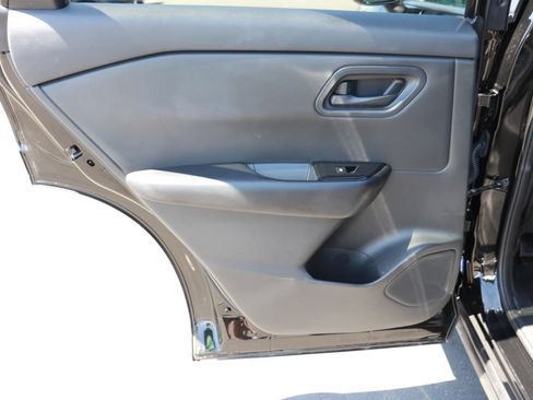 Used 2024 Nissan Rogue S AWD/4WD image 12
