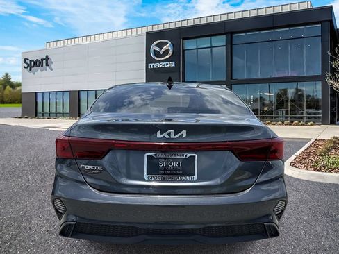Used 2022 Kia Forte LXS w/ LXS Technology Package FWD image 4