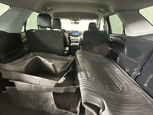 Used 2022 Ford Explorer XLT AWD/4WD image 29