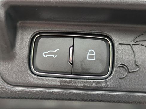 Used 2022 Ford Explorer XLT image 30