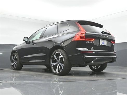 Used 2023 Volvo XC60 B6 Ultimate w/ Protection Package Premier image 42