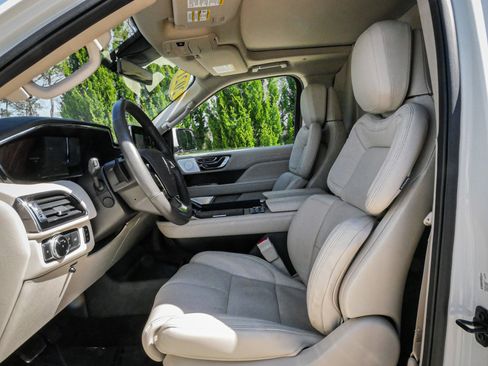 Used 2021 Lincoln Navigator L Reserve image 16