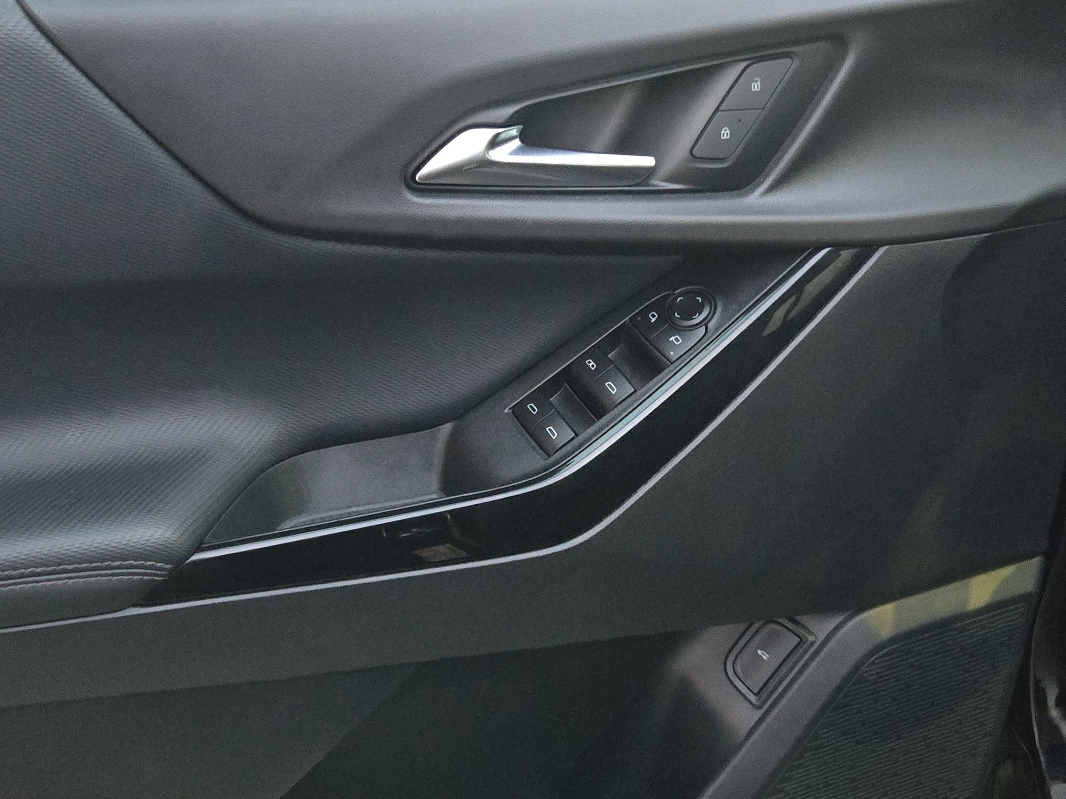 Used 2025 Chevrolet Equinox LT w/ Convenience Package II FWD image 21